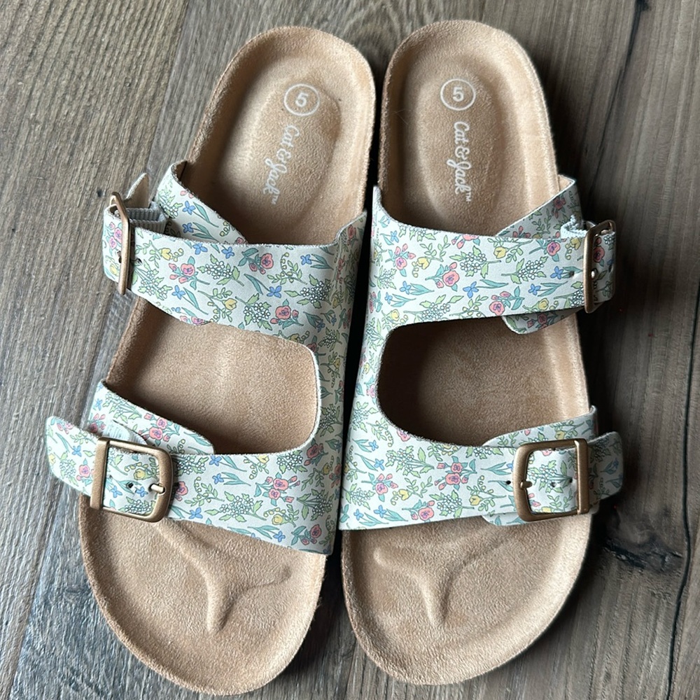 NWOT Cat & Jack floral sandals (size 5)